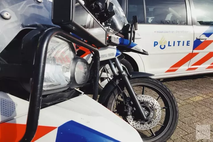 Politieagent gewond na incident met scooter, getuigen gezocht