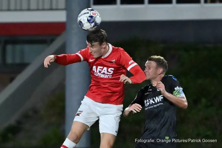 Jong AZ terug aan kop na winst op De Graafschap