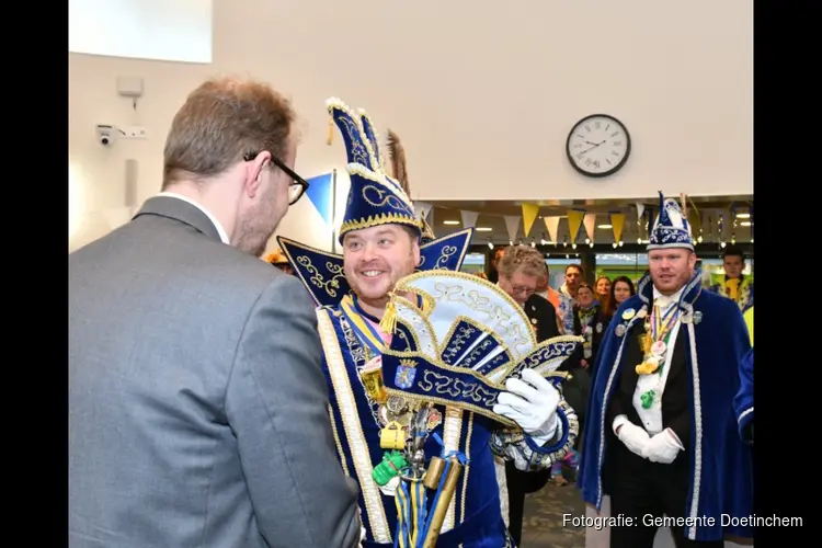 Sleuteloverdracht college aan carnavalsverenigingen